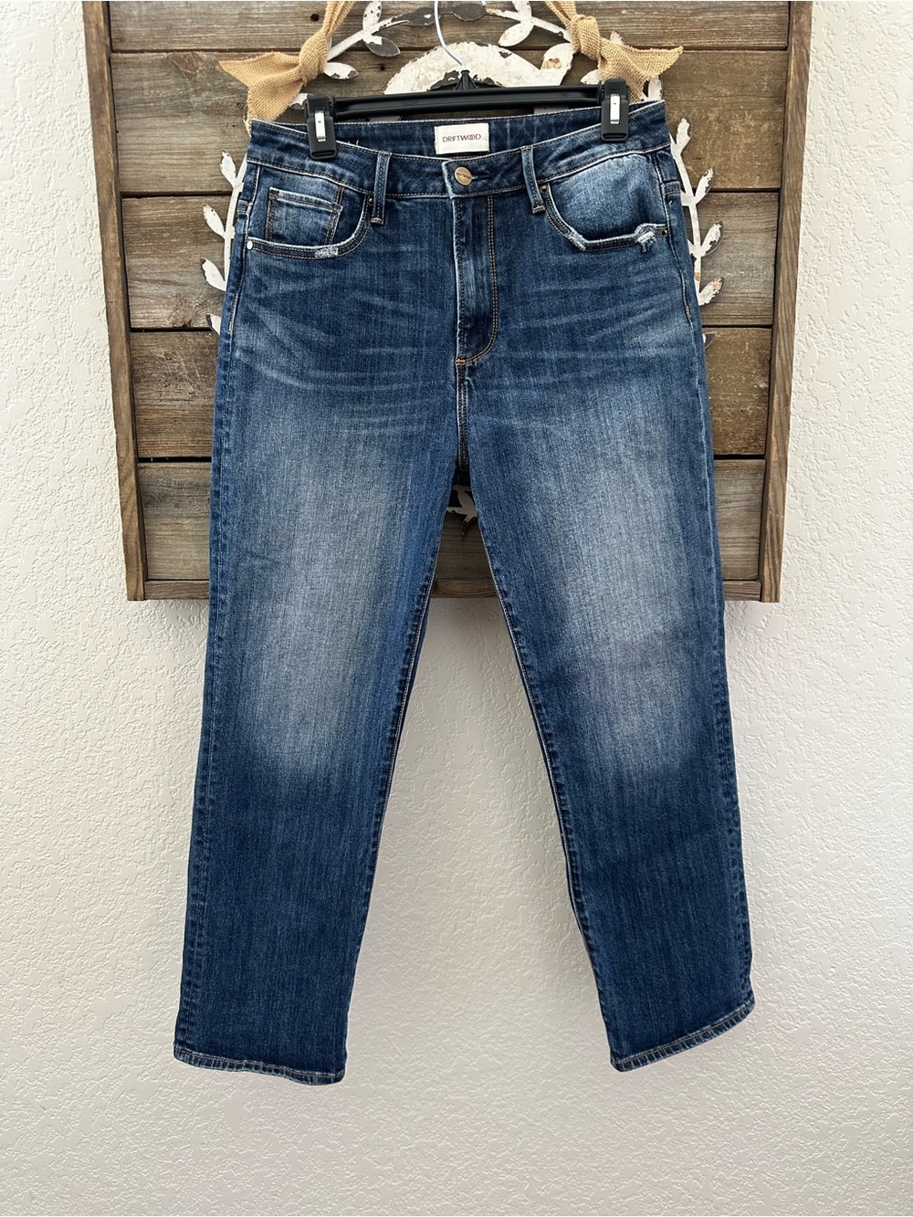 Driftwood Stella Classic Wash Distrssed detail Blue‎ Jeans size 28